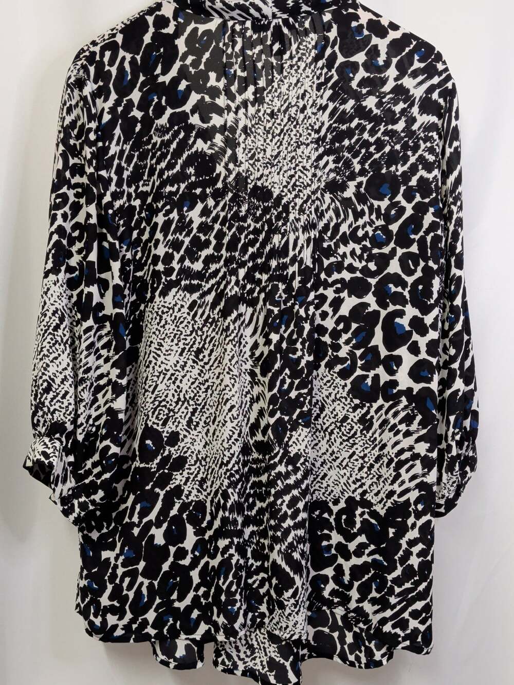 Alfani size 14W animal print tunic blouse black white &blue